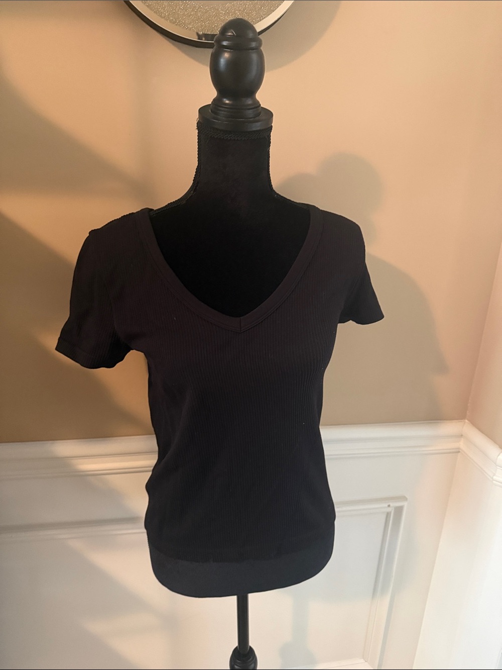 Ribbed V-Neck Short Sleeve Top - Black